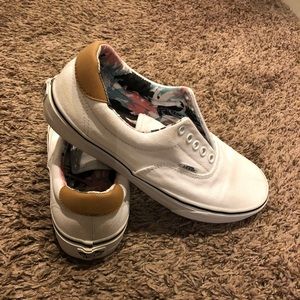 Vans Men US size 7.5. Slightly worn, no laces.